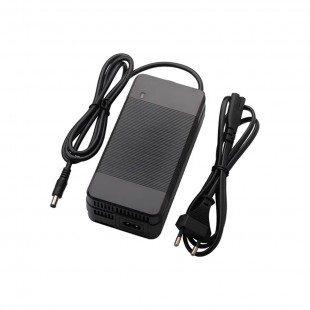  FONTE DE PATINETE YDDY-42V2A 42V 2A BIVOLT PRETO	